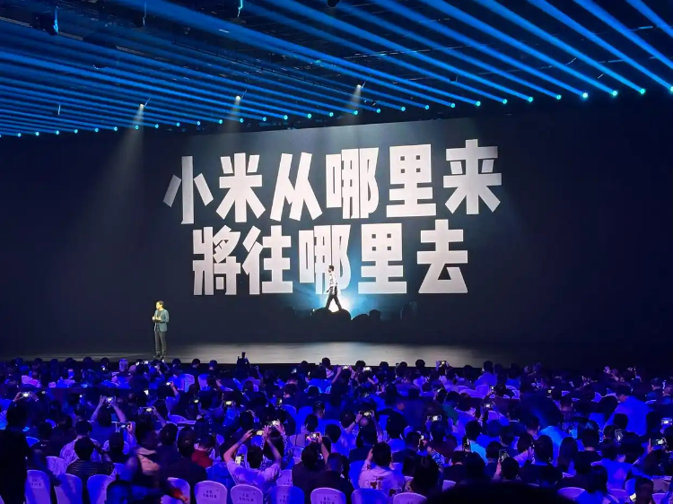小米發(fā)布會 智能手表成為主角，雷軍獨(dú)挑大梁